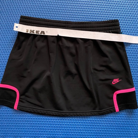 NIKE gently worn mini skirt - Picture 5 of 6